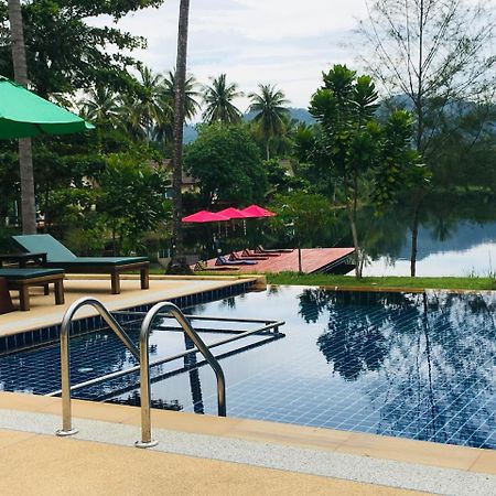 Khao Lak Golden Coconut Hotel Exterior photo